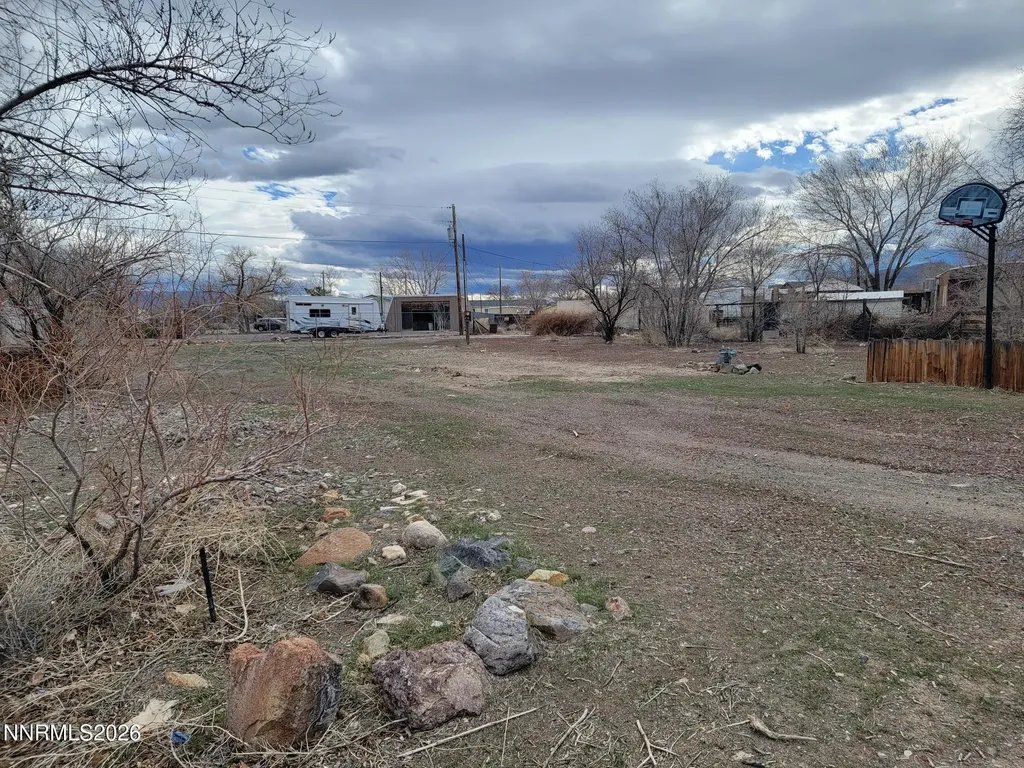 1060 Donner Silver Springs NV 89429
