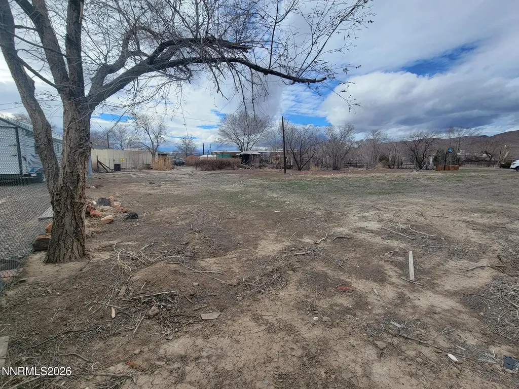 1060 Donner Silver Springs NV 89429