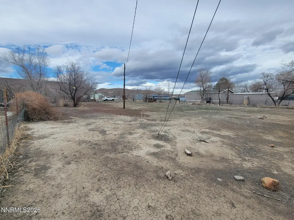 1060 Donner Silver Springs NV 89429