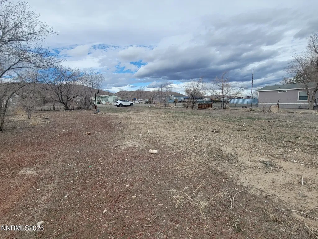 1060 Donner Silver Springs NV 89429