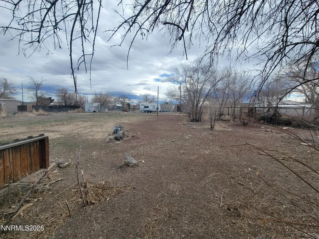1060 Donner Silver Springs NV 89429