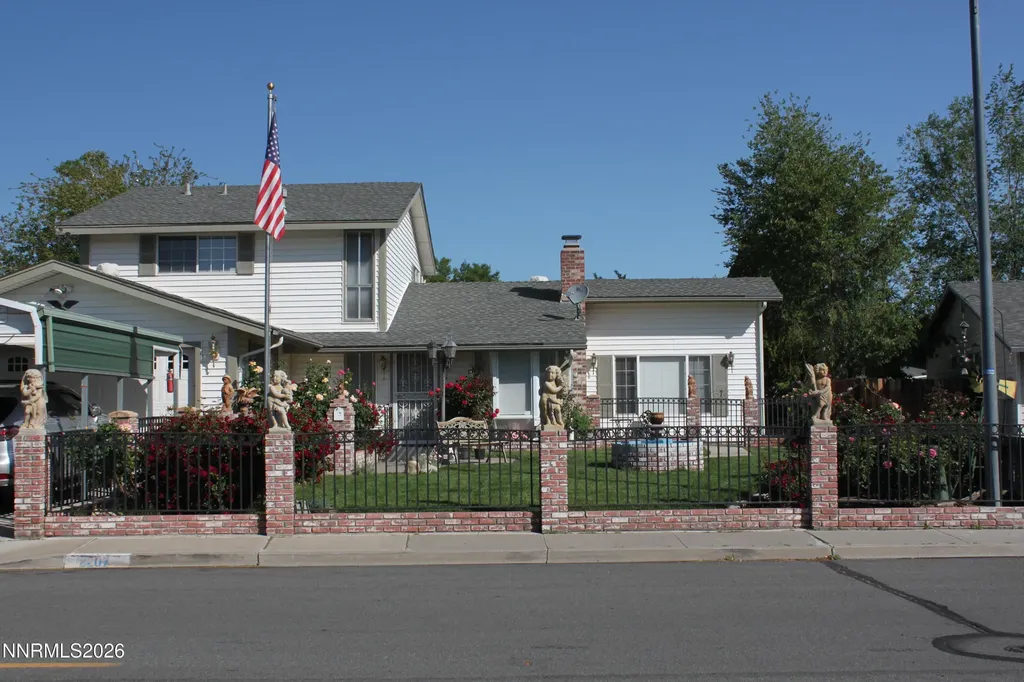 2207 Howard Sparks NV 89434