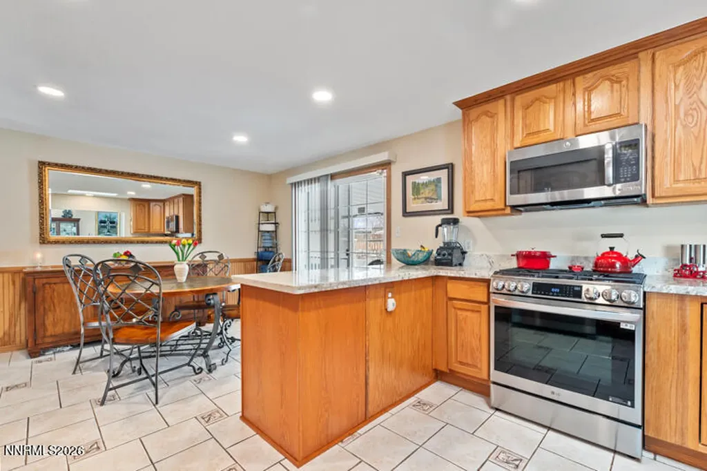 2207 Howard Sparks NV 89434