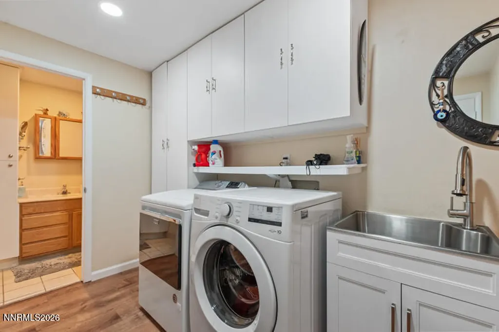 2207 Howard Sparks NV 89434