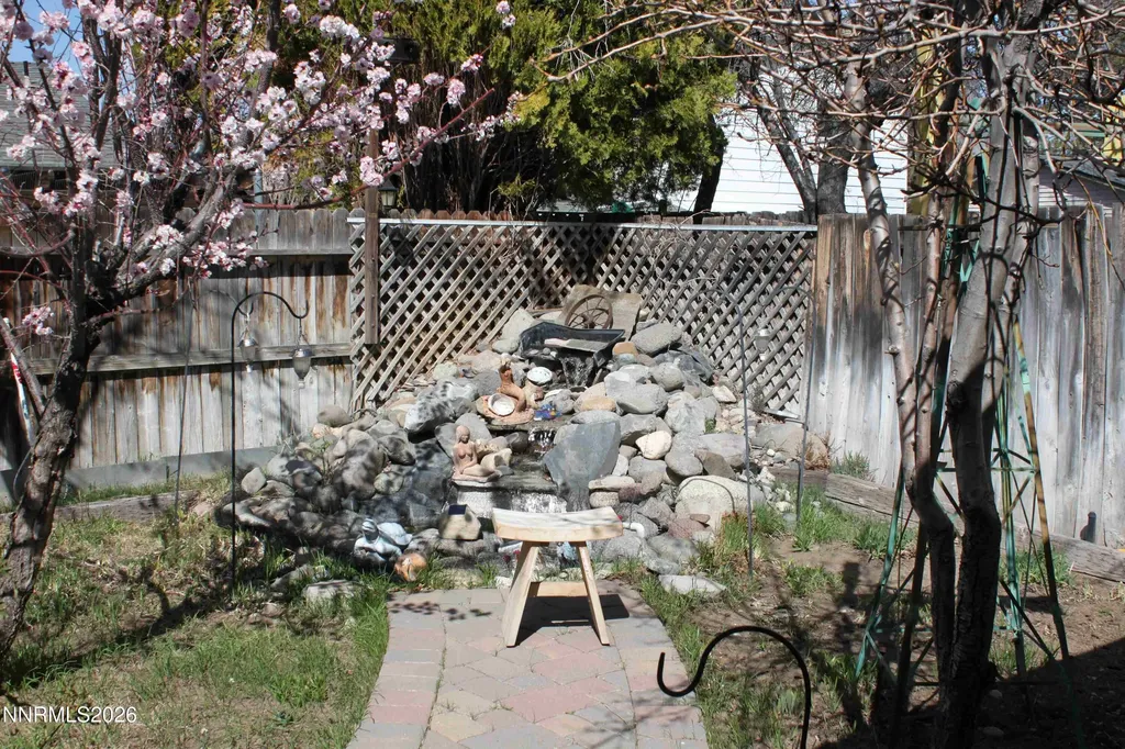 2207 Howard Sparks NV 89434