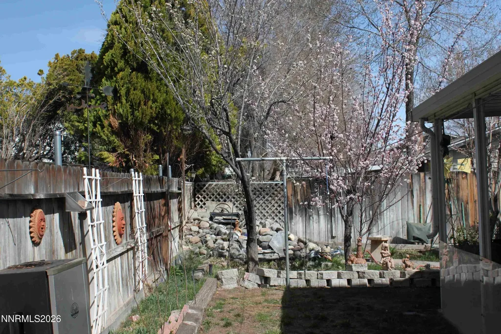2207 Howard Sparks NV 89434