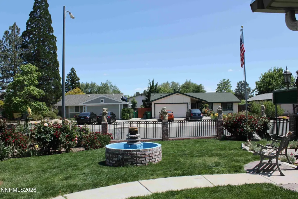 2207 Howard Sparks NV 89434