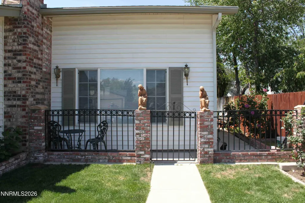 2207 Howard Sparks NV 89434