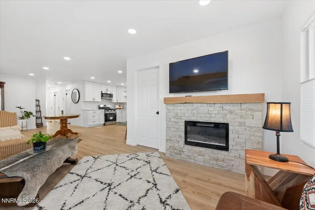 384 Loster Sun Valley NV 89433