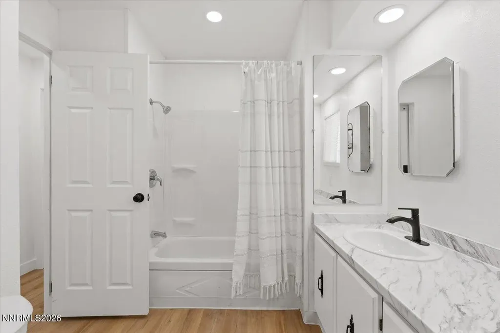 384 Loster Sun Valley NV 89433