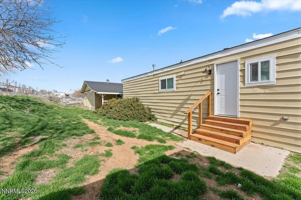 384 Loster Sun Valley NV 89433