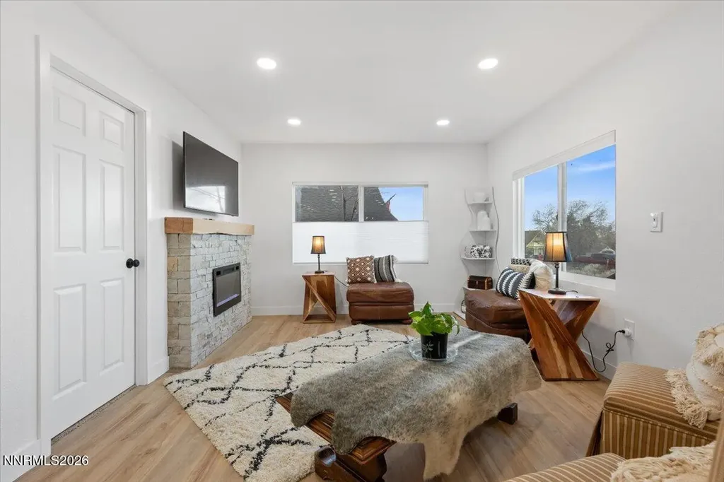 384 Loster Sun Valley NV 89433