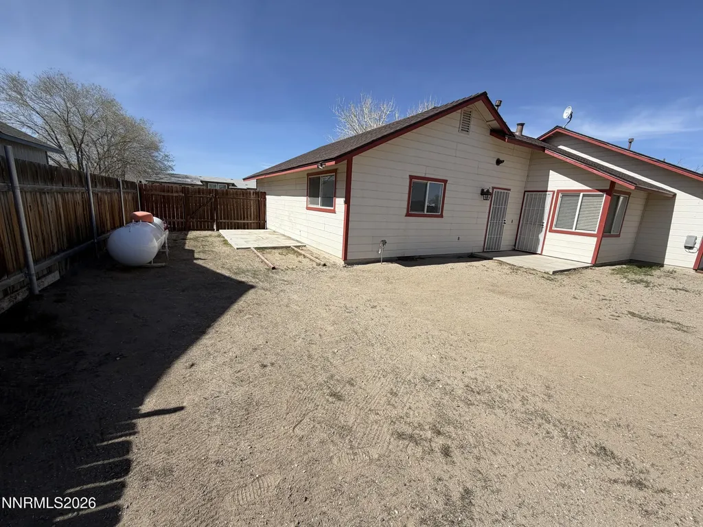 14 Pebble Beach Yerington NV 89447