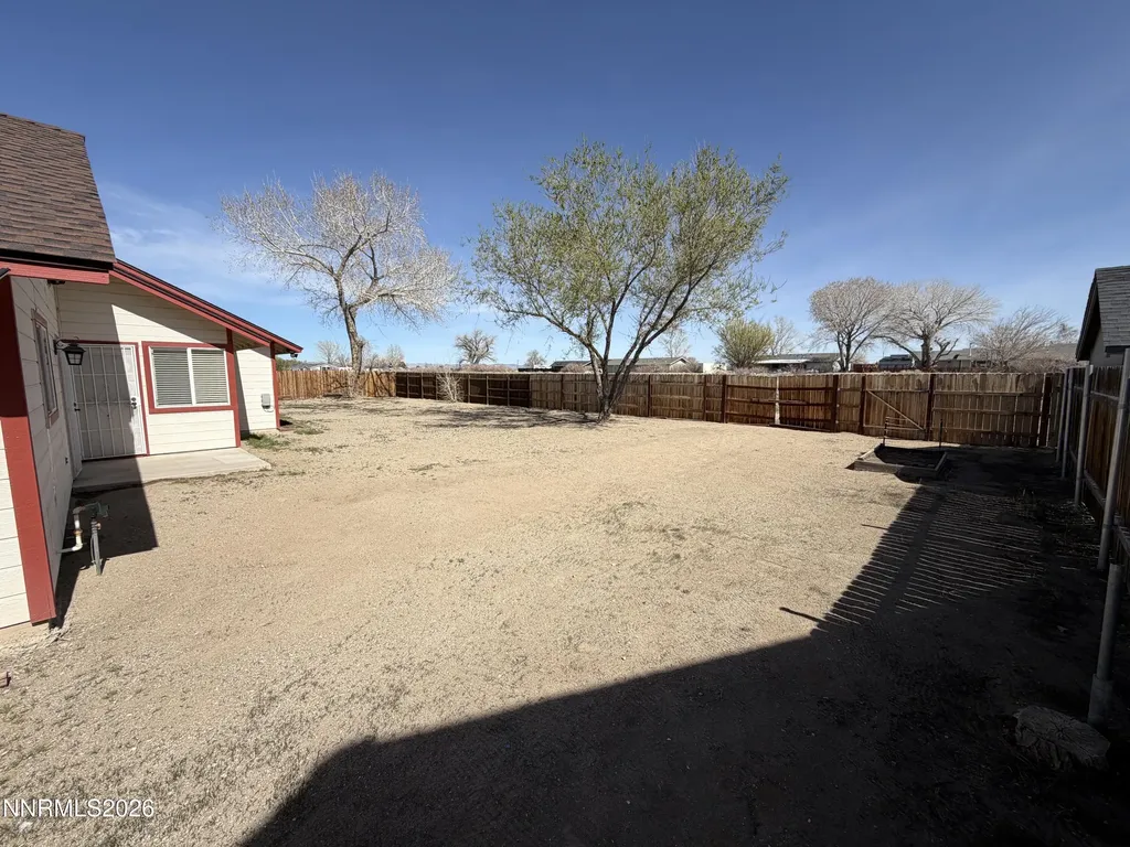 14 Pebble Beach Yerington NV 89447
