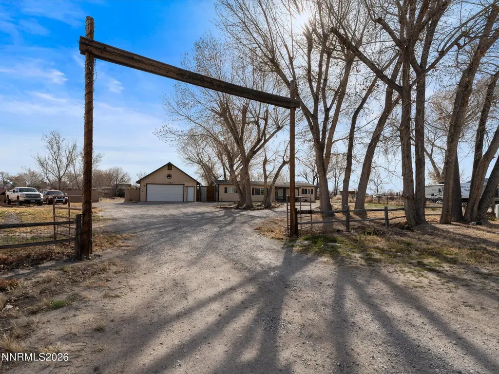 3320 Della Fallon NV 89406