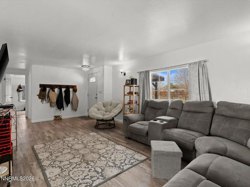 3320 Della Fallon NV 89406