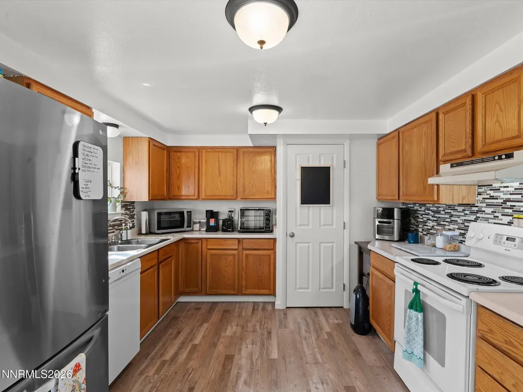 3320 Della Fallon NV 89406