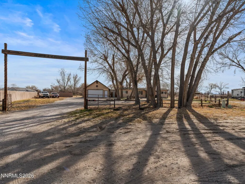 3320 Della Fallon NV 89406