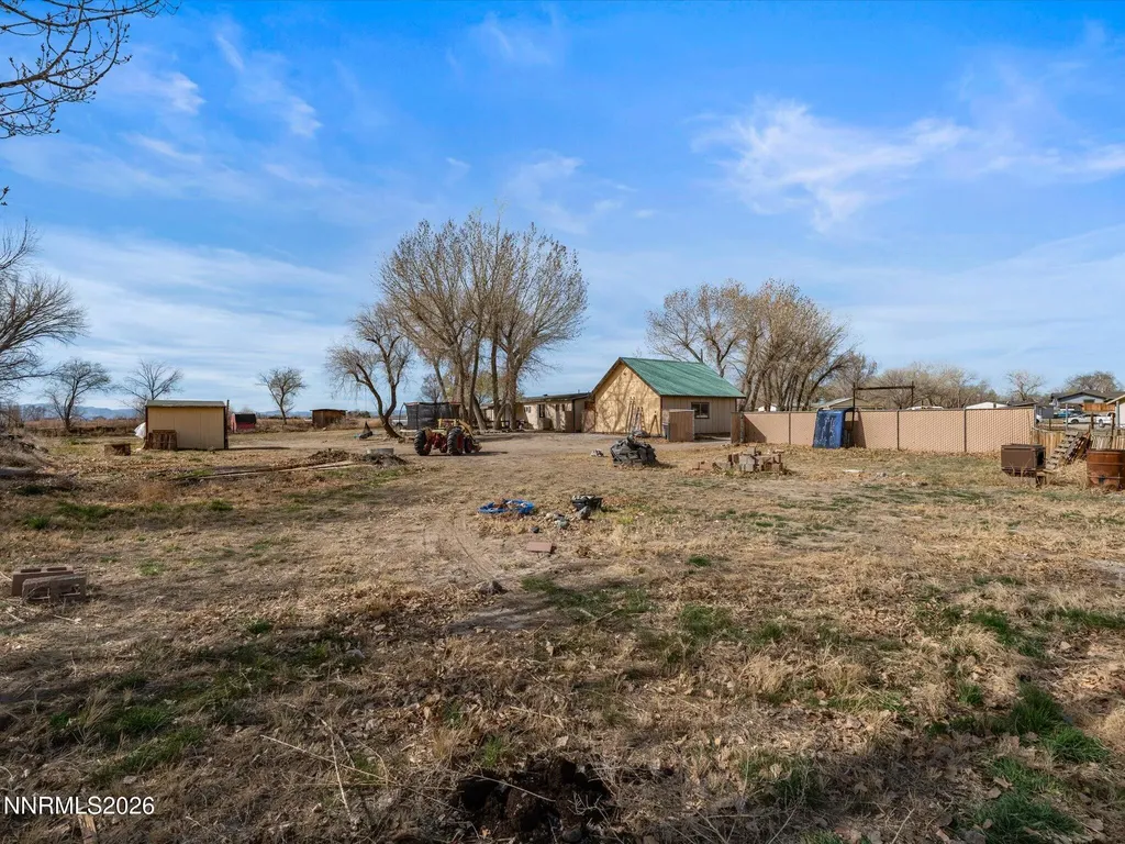 3320 Della Fallon NV 89406