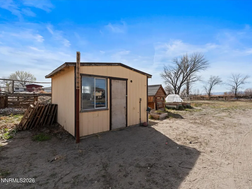 3320 Della Fallon NV 89406