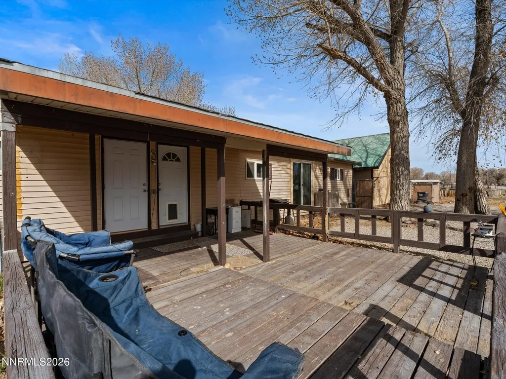 3320 Della Fallon NV 89406