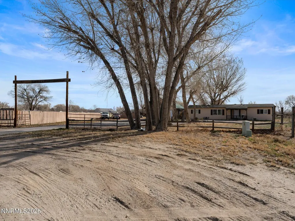 3320 Della Fallon NV 89406