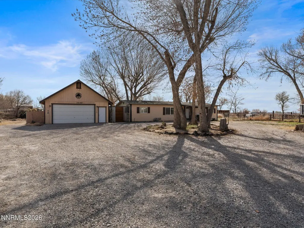 3320 Della Fallon NV 89406