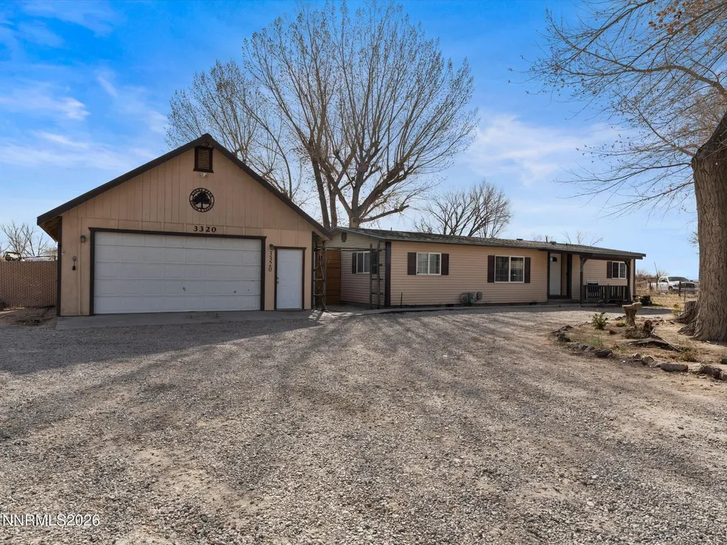 3320 Della Fallon NV 89406