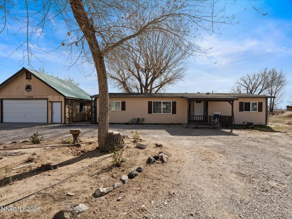 3320 Della Fallon NV 89406