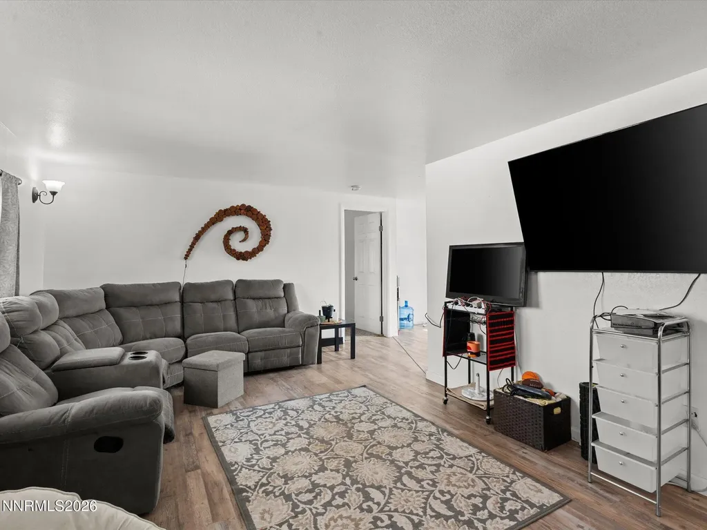3320 Della Fallon NV 89406