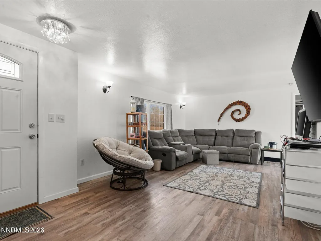 3320 Della Fallon NV 89406