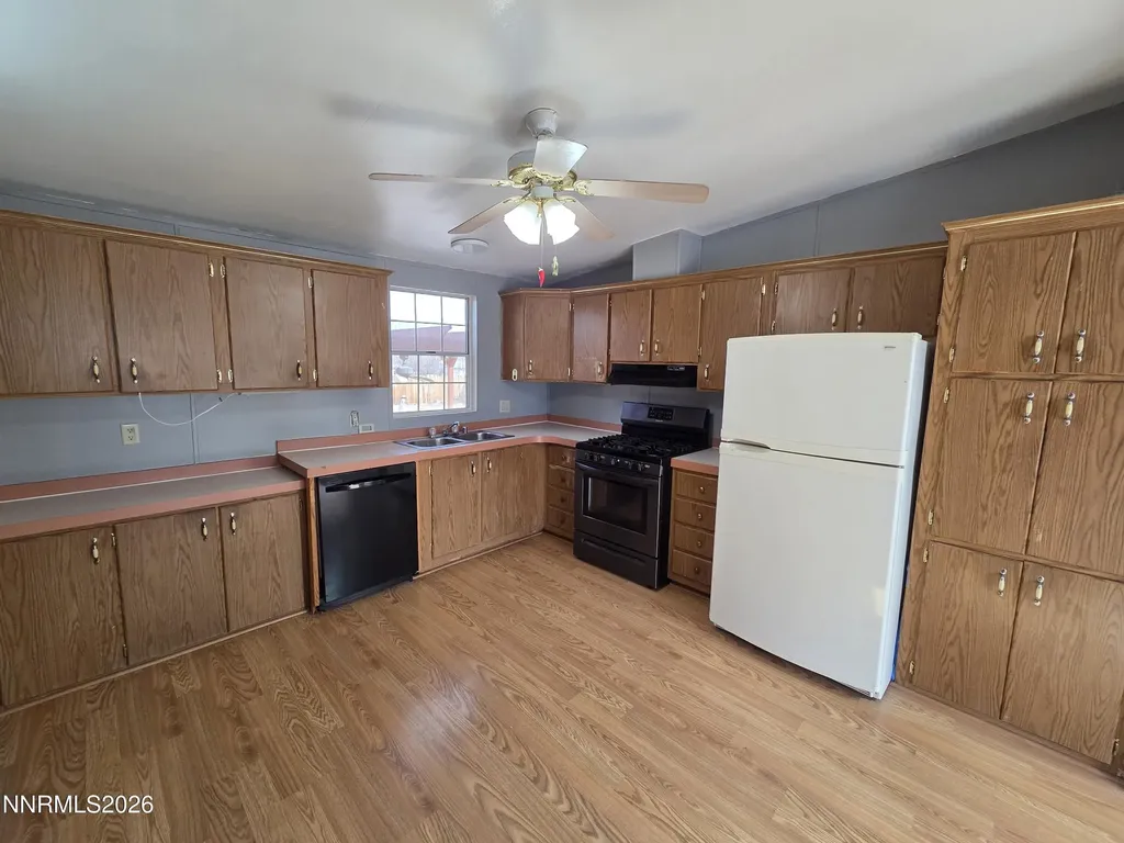 1160 8th Silver Springs NV 89429