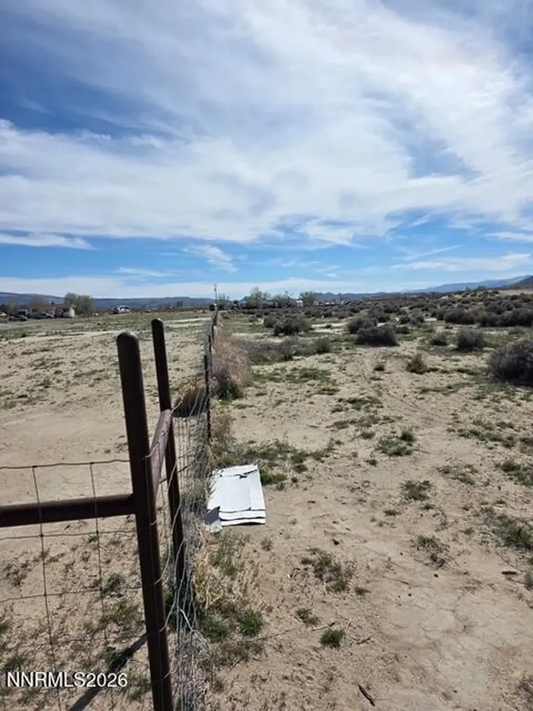 1390 4th Silver Springs NV 89429