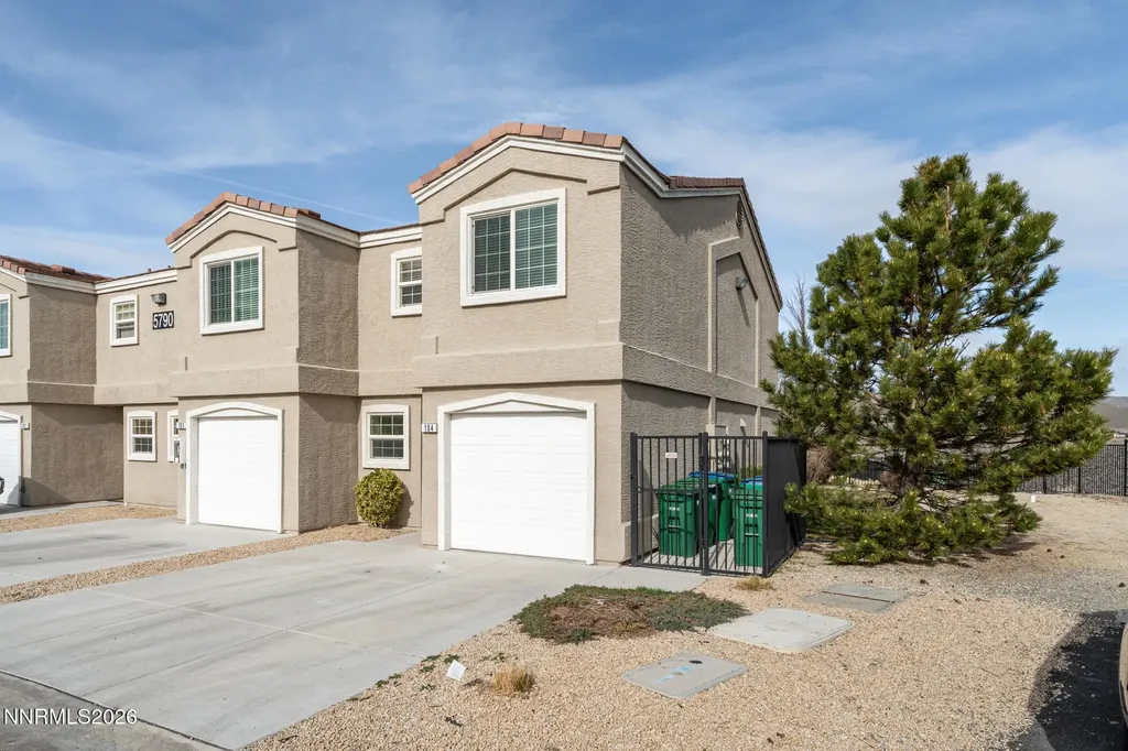 5790 Vista Serena Sparks NV 89436
