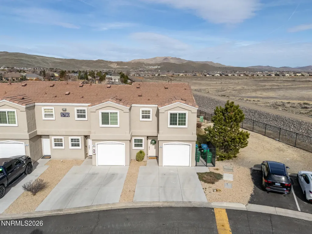 5790 Vista Serena Sparks NV 89436