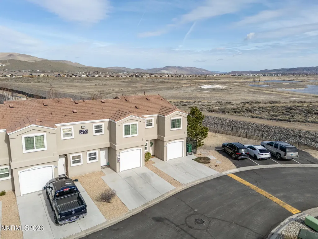 5790 Vista Serena Sparks NV 89436
