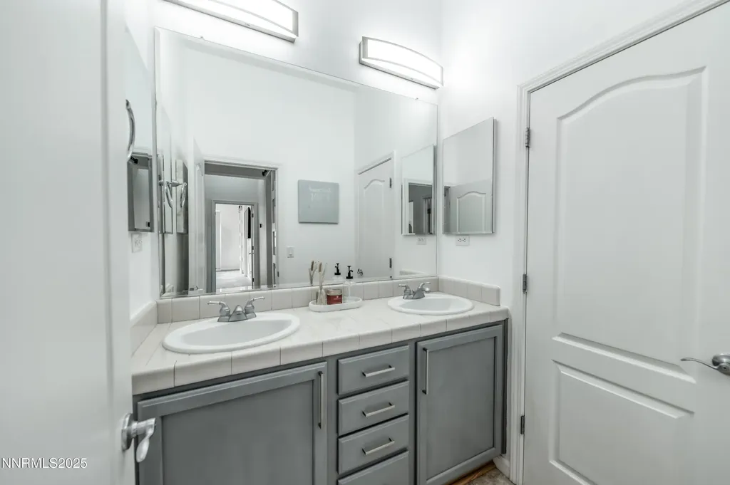 10700 Summer Glen Reno NV 89521