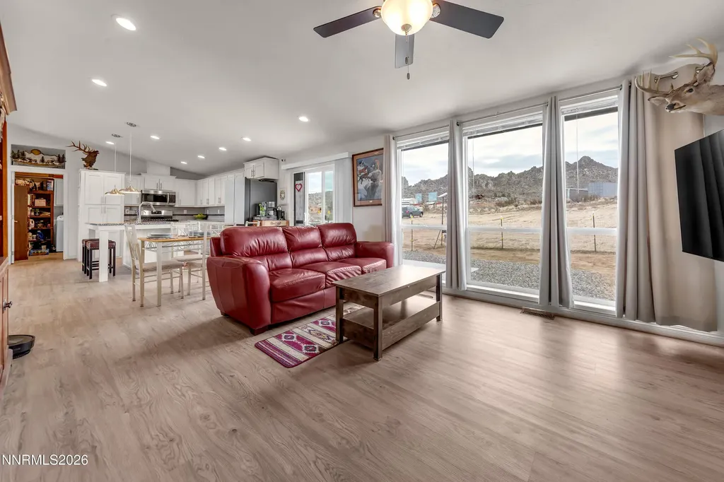 105 Arabian Reno NV 89508