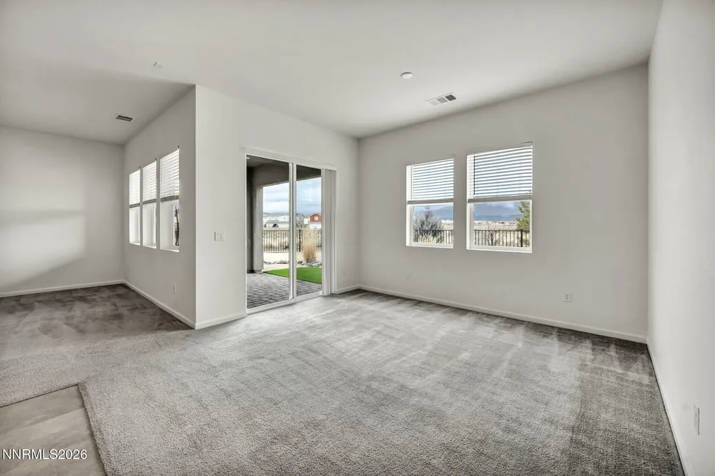 2104 Roaring Fork Sparks NV 89436