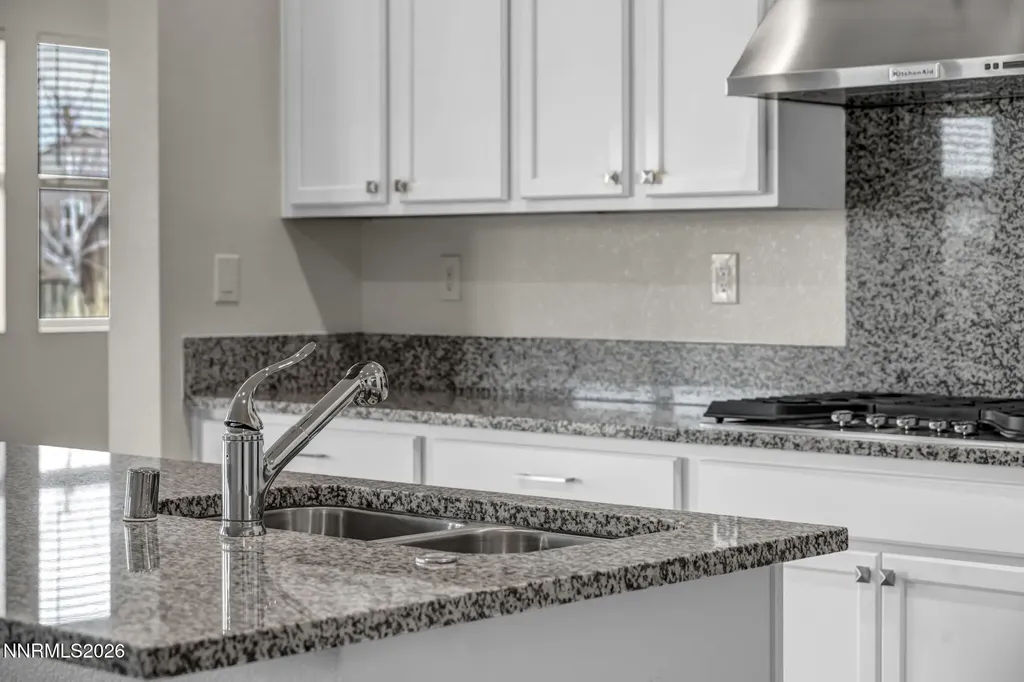 2104 Roaring Fork Sparks NV 89436