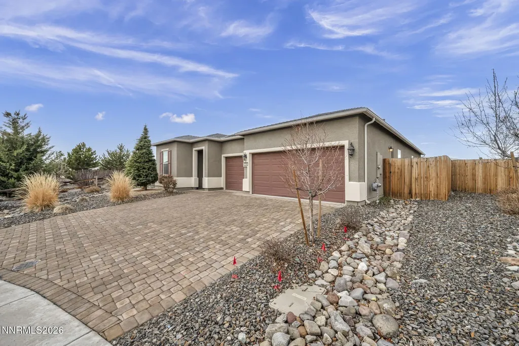 2104 Roaring Fork Sparks NV 89436