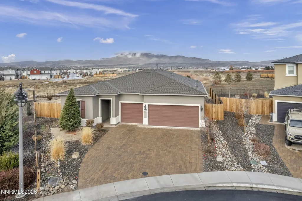2104 Roaring Fork Sparks NV 89436