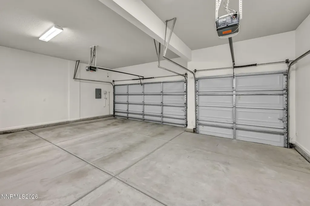 2104 Roaring Fork Sparks NV 89436