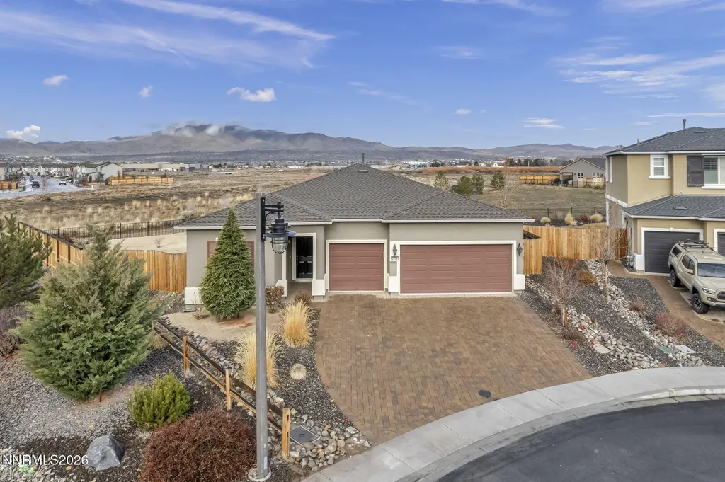 2104 Roaring Fork Sparks NV 89436