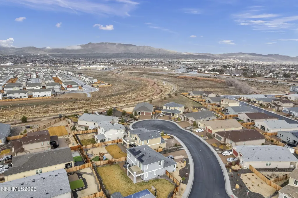 2104 Roaring Fork Sparks NV 89436