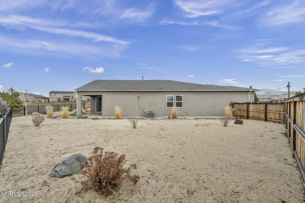 2104 Roaring Fork Sparks NV 89436