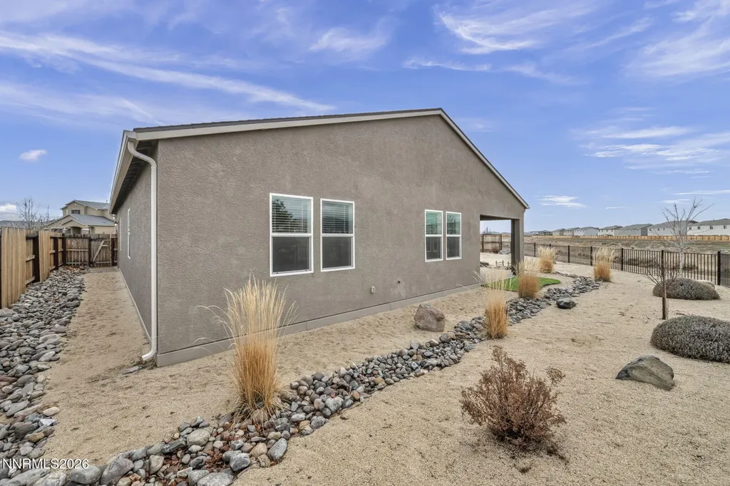 2104 Roaring Fork Sparks NV 89436