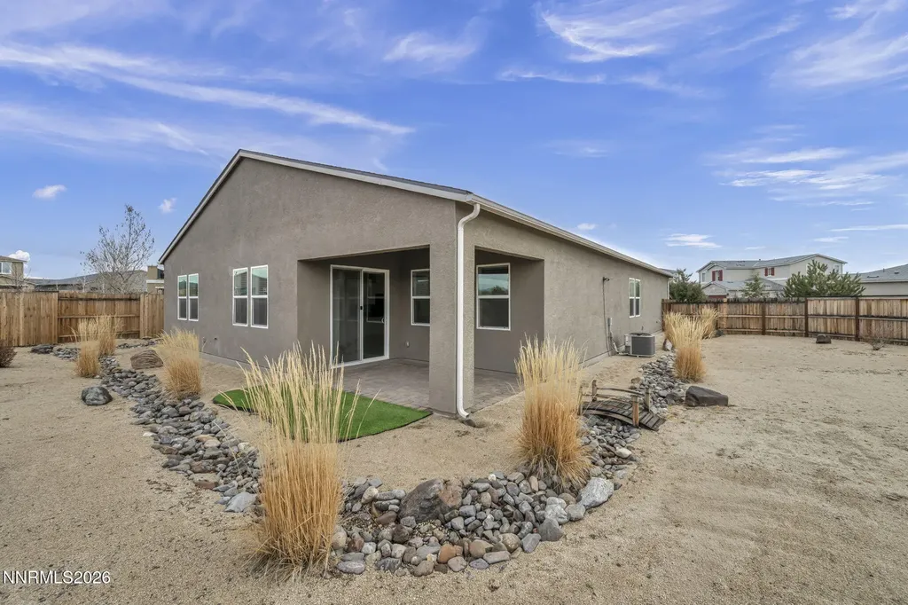2104 Roaring Fork Sparks NV 89436