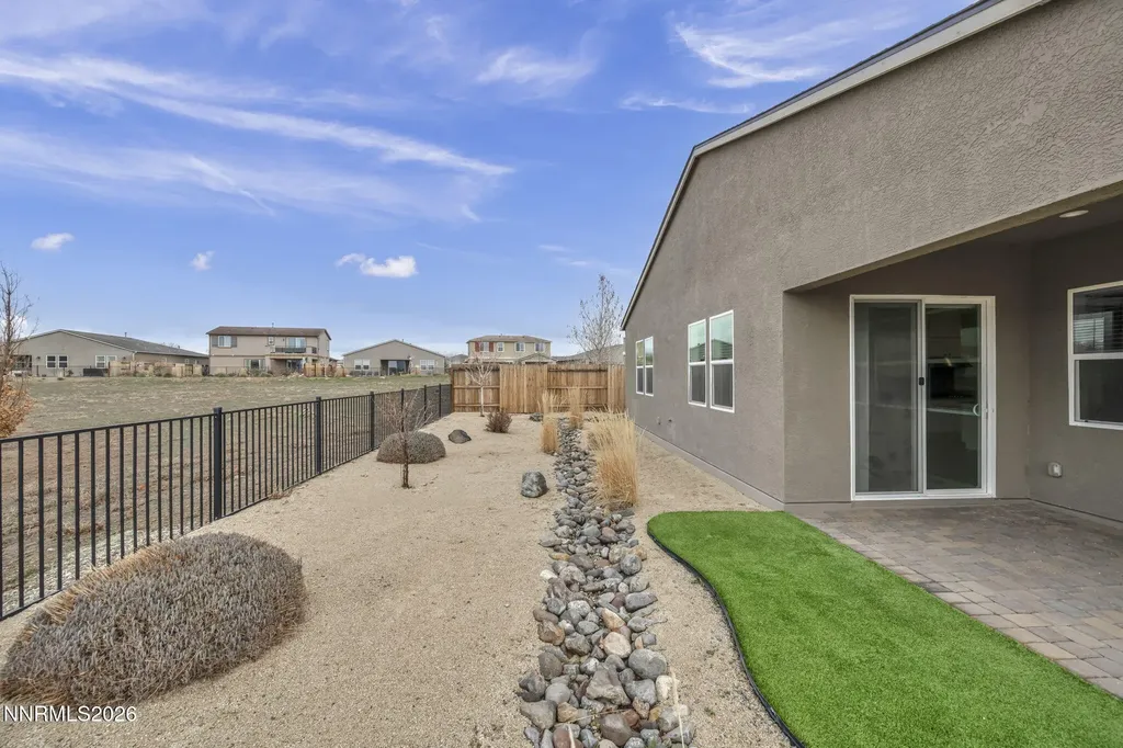 2104 Roaring Fork Sparks NV 89436