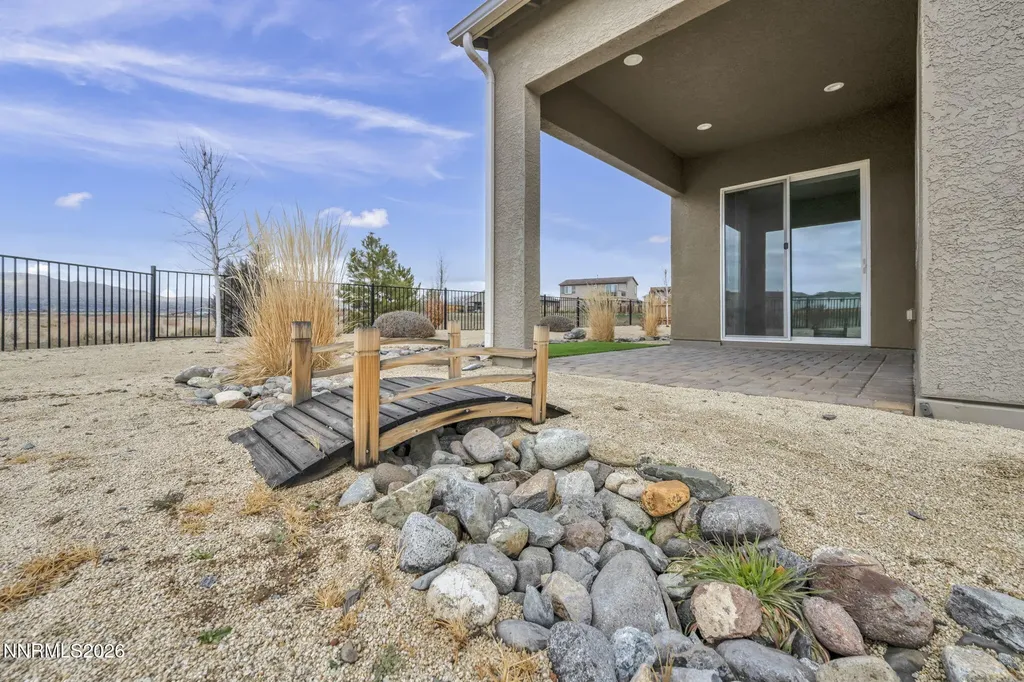 2104 Roaring Fork Sparks NV 89436